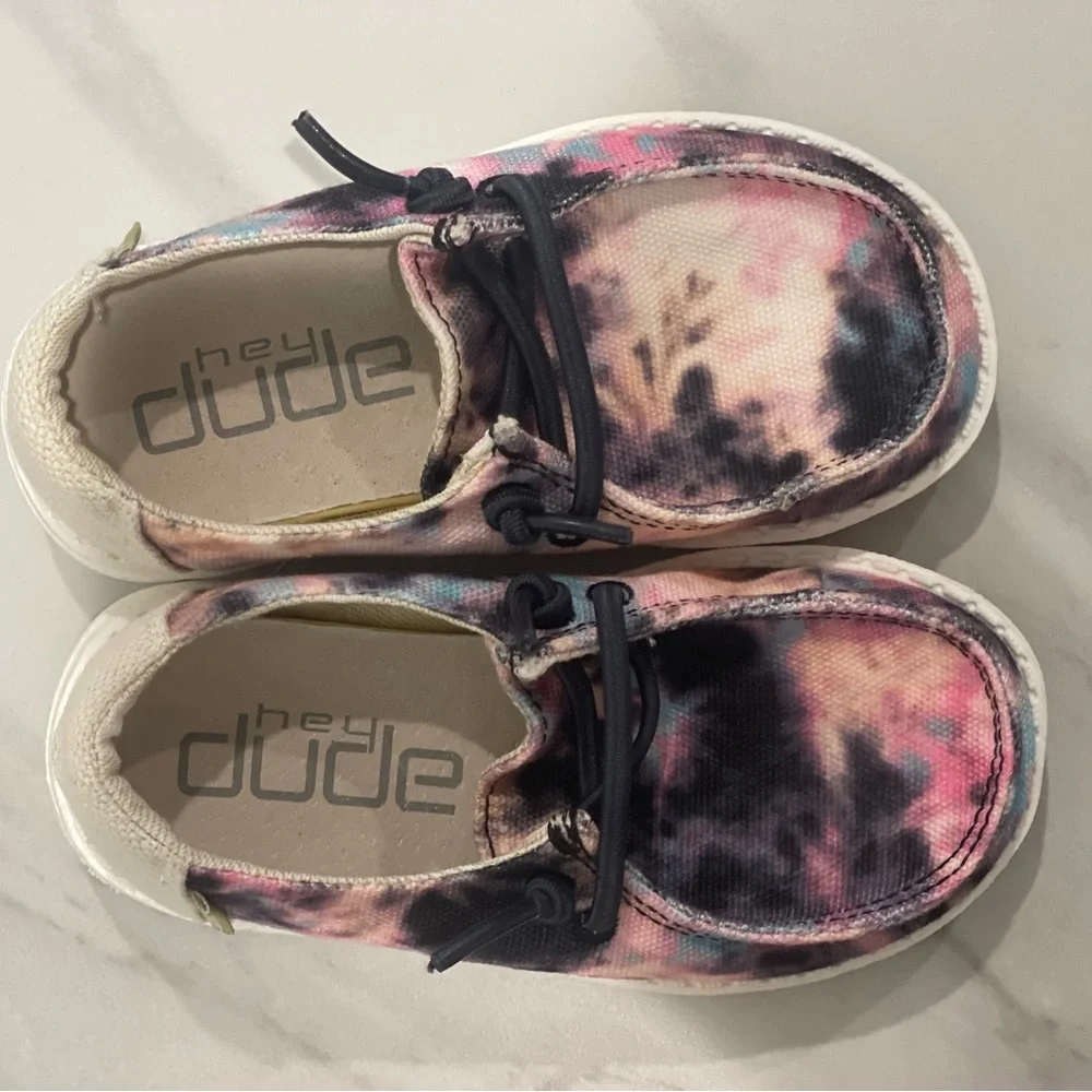 Hey Dude Toddler size k7. BNIB Wendy navy & pink tie dye - Picture 2 of 4